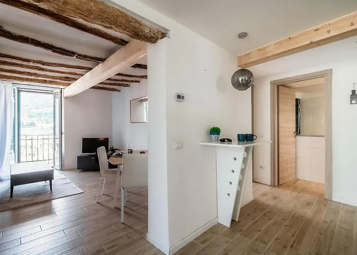 Acqua - By Myhomeincomo