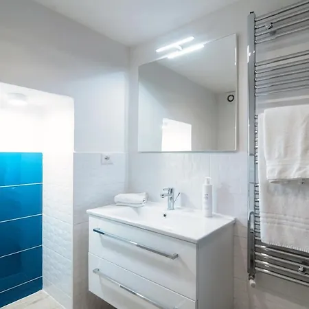 Acqua - By Myhomeincomo Apartment